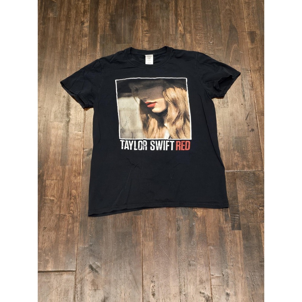Taylor Swift Shirt Mens Small Black Red Tour 2013 Concert Band Pop Music Tee
